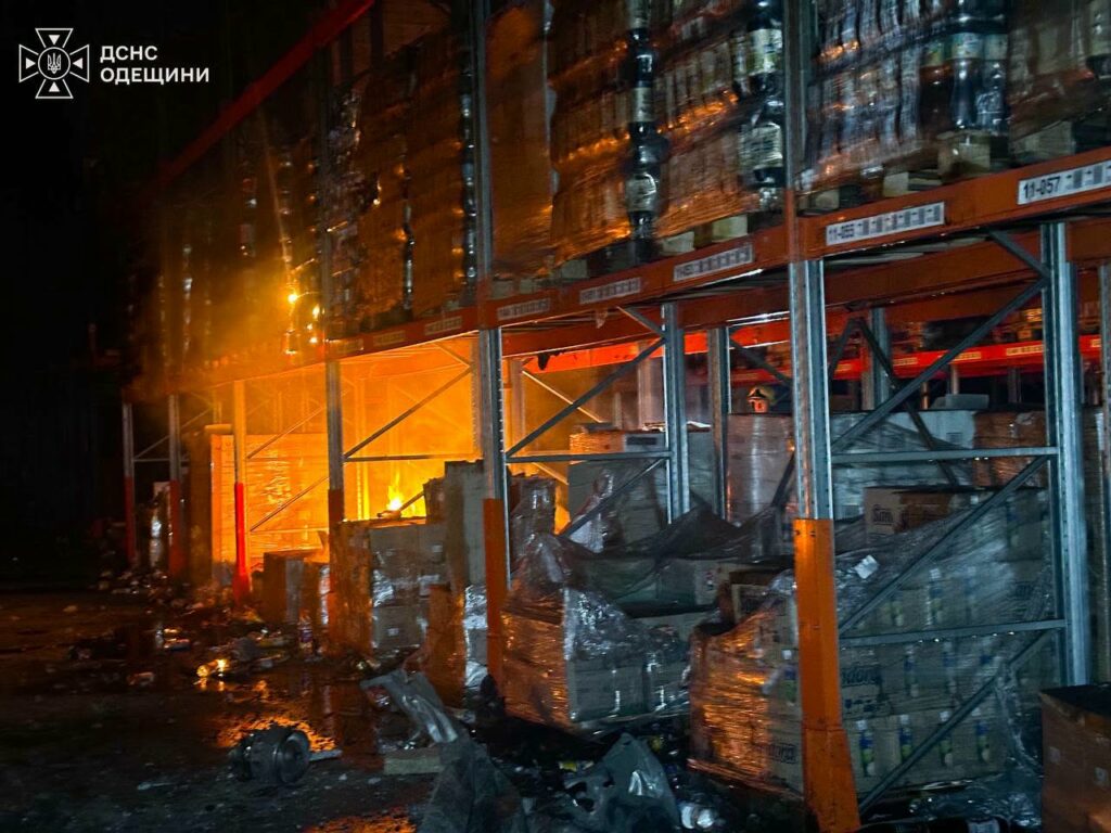 Ворог повторно атакував Одещину безпілотниками: спалахнув склад із продуктами