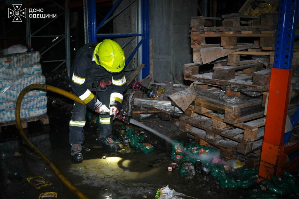 Ворог повторно атакував Одещину безпілотниками: спалахнув склад із продуктами