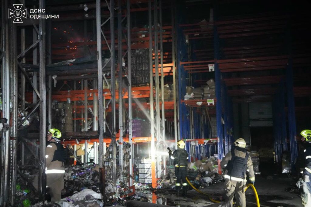 Ворог повторно атакував Одещину безпілотниками: спалахнув склад із продуктами