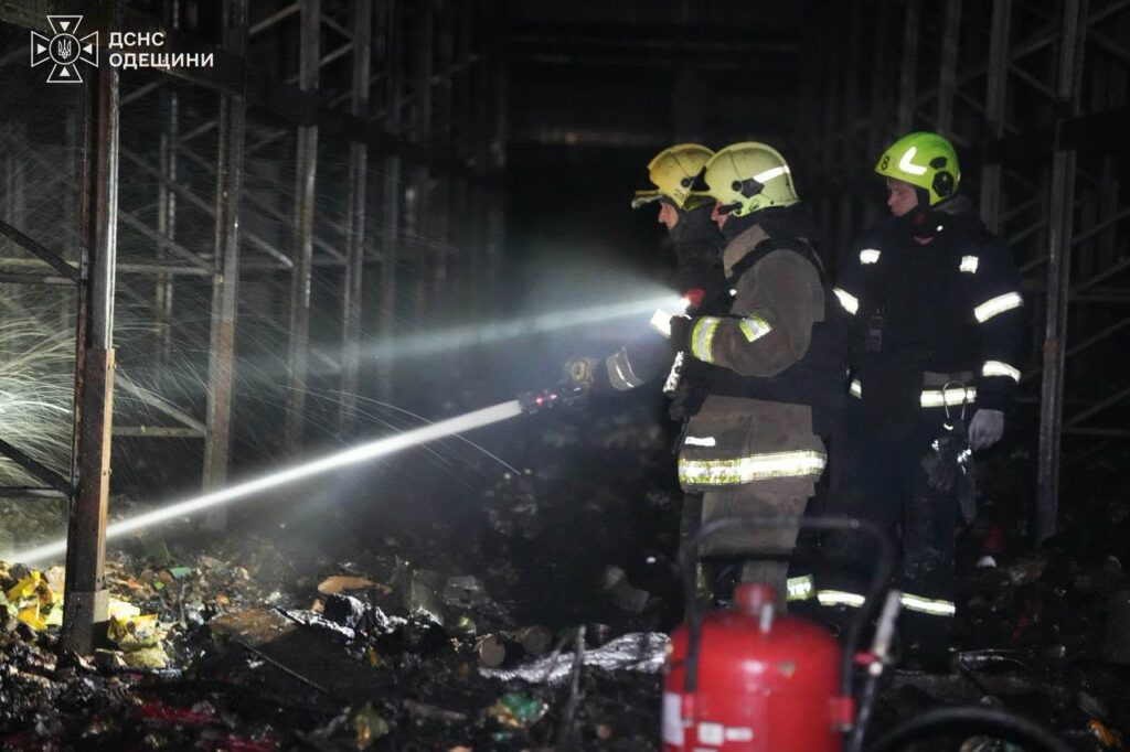 Ворог повторно атакував Одещину безпілотниками: спалахнув склад із продуктами