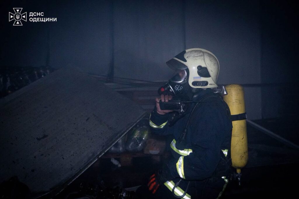 Масштабна пожежа на складах Одещини: ДСНС показала наслідки ворожого удару