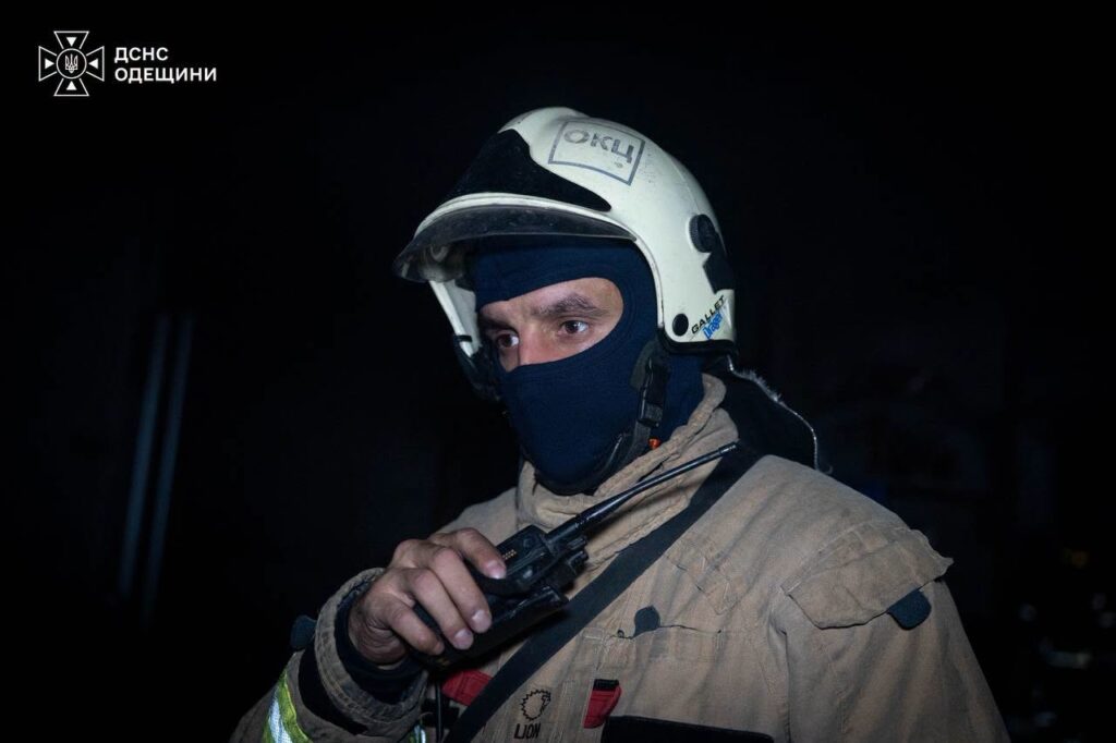 Масштабна пожежа на складах Одещини: ДСНС показала наслідки ворожого удару