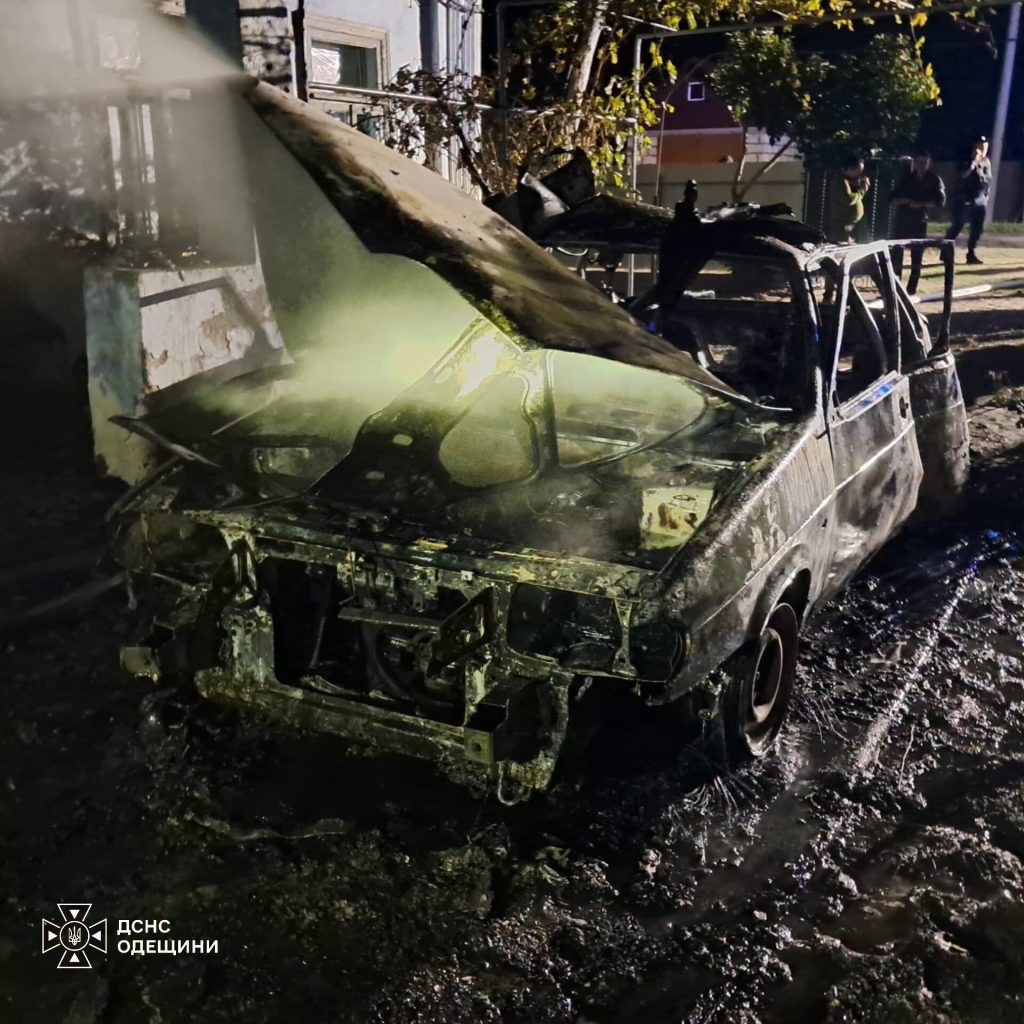 Майже 200 рятувальників гасили пожежі: з’явилися нові кадри наслідків обстрілу Одещини