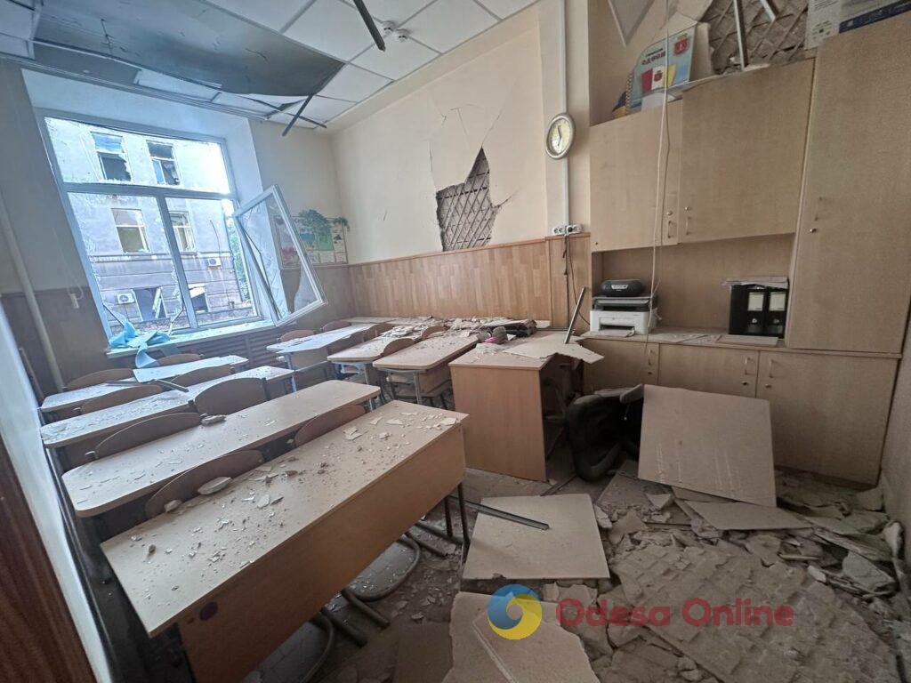Пошкоджені будинки та навчальні заклади: наслідки масованого удару по Одесі Поврежденные дома и учебные заведения: последствия массированного удара по Одессе