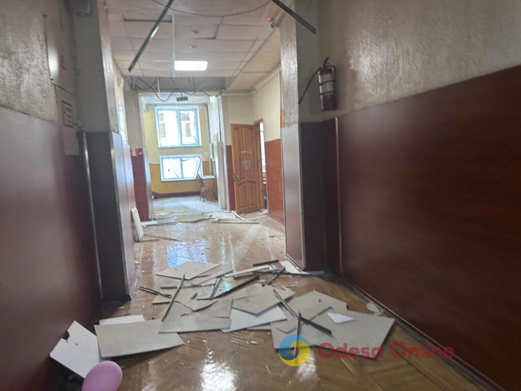 Пошкоджені будинки та навчальні заклади: наслідки масованого удару по Одесі Поврежденные дома и учебные заведения: последствия массированного удара по Одессе