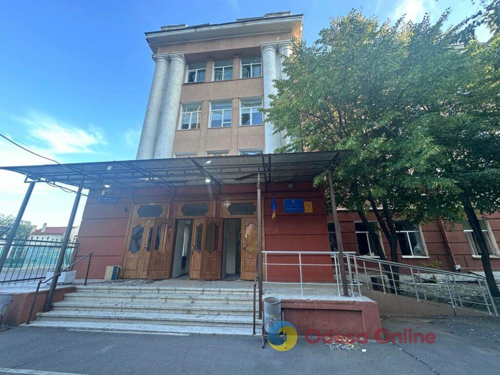 Пошкоджені будинки та навчальні заклади: наслідки масованого удару по Одесі Поврежденные дома и учебные заведения: последствия массированного удара по Одессе
