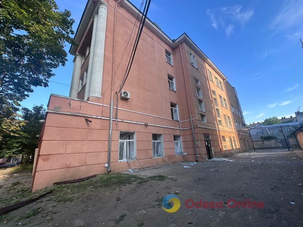 Пошкоджені будинки та навчальні заклади: наслідки масованого удару по Одесі Поврежденные дома и учебные заведения: последствия массированного удара по Одессе