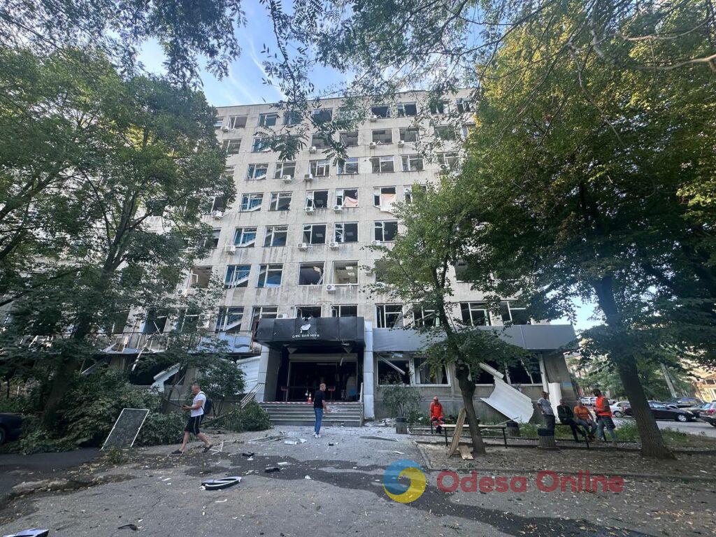 Пошкоджені будинки та навчальні заклади: наслідки масованого удару по Одесі Поврежденные дома и учебные заведения: последствия массированного удара по Одессе
