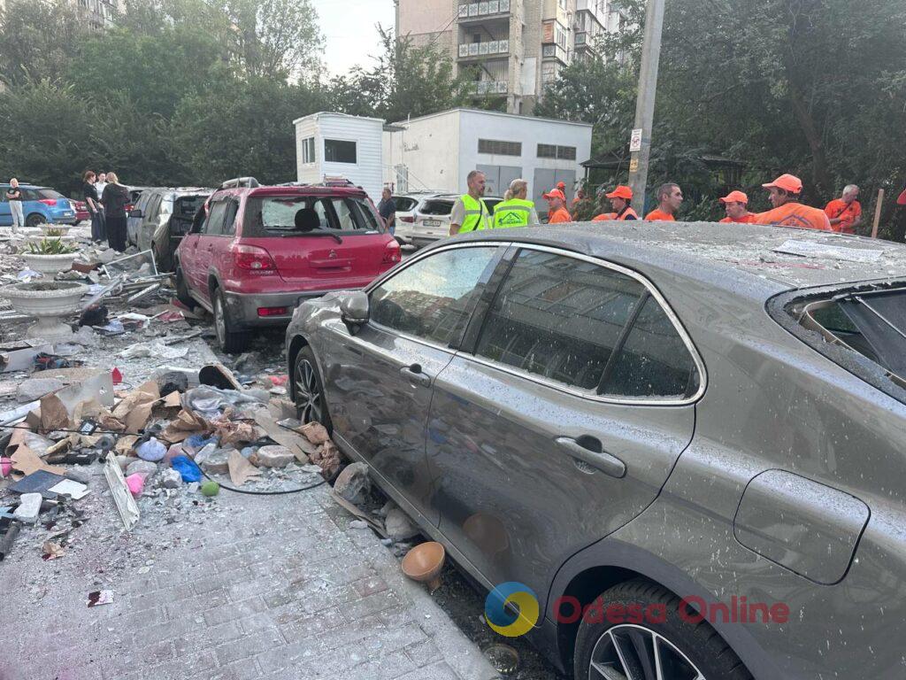 Пошкоджені будинки та навчальні заклади: наслідки масованого удару по Одесі Поврежденные дома и учебные заведения: последствия массированного удара по Одессе