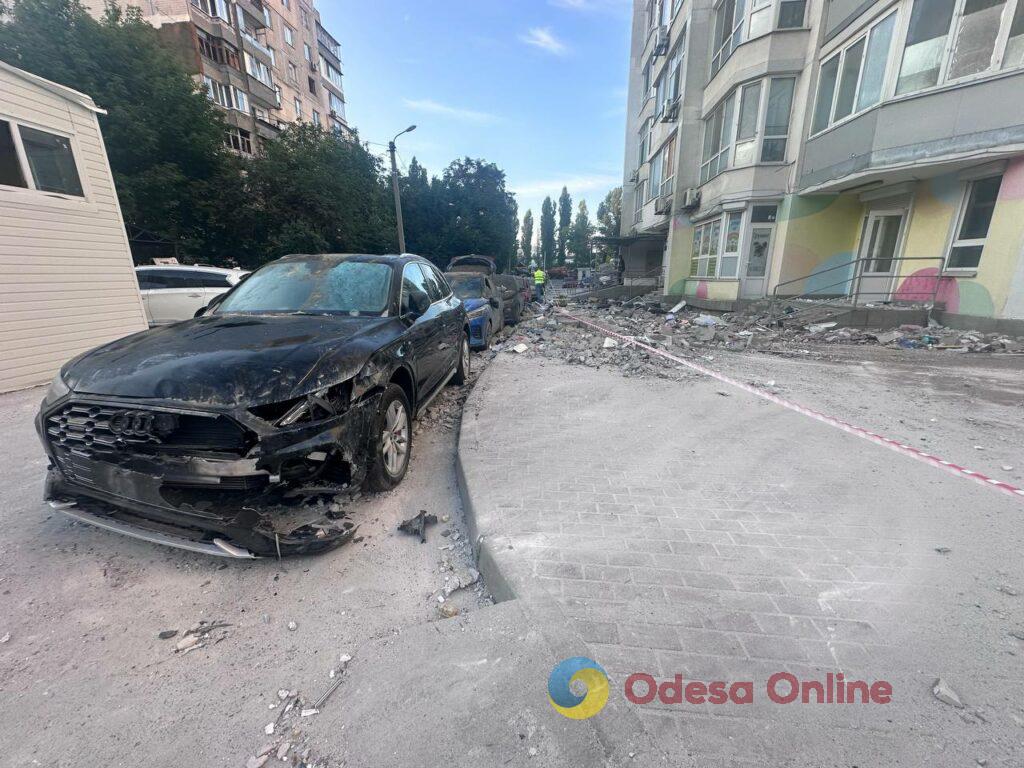 Пошкоджені будинки та навчальні заклади: наслідки масованого удару по Одесі Поврежденные дома и учебные заведения: последствия массированного удара по Одессе