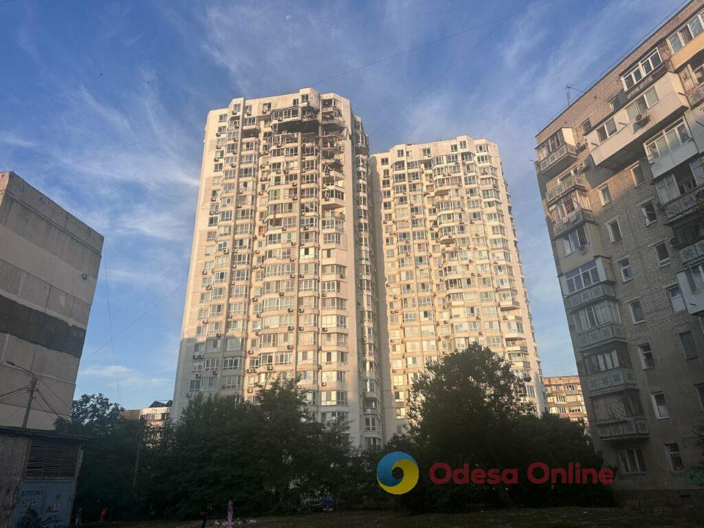 Пошкоджені будинки та навчальні заклади: наслідки масованого удару по Одесі Поврежденные дома и учебные заведения: последствия массированного удара по Одессе