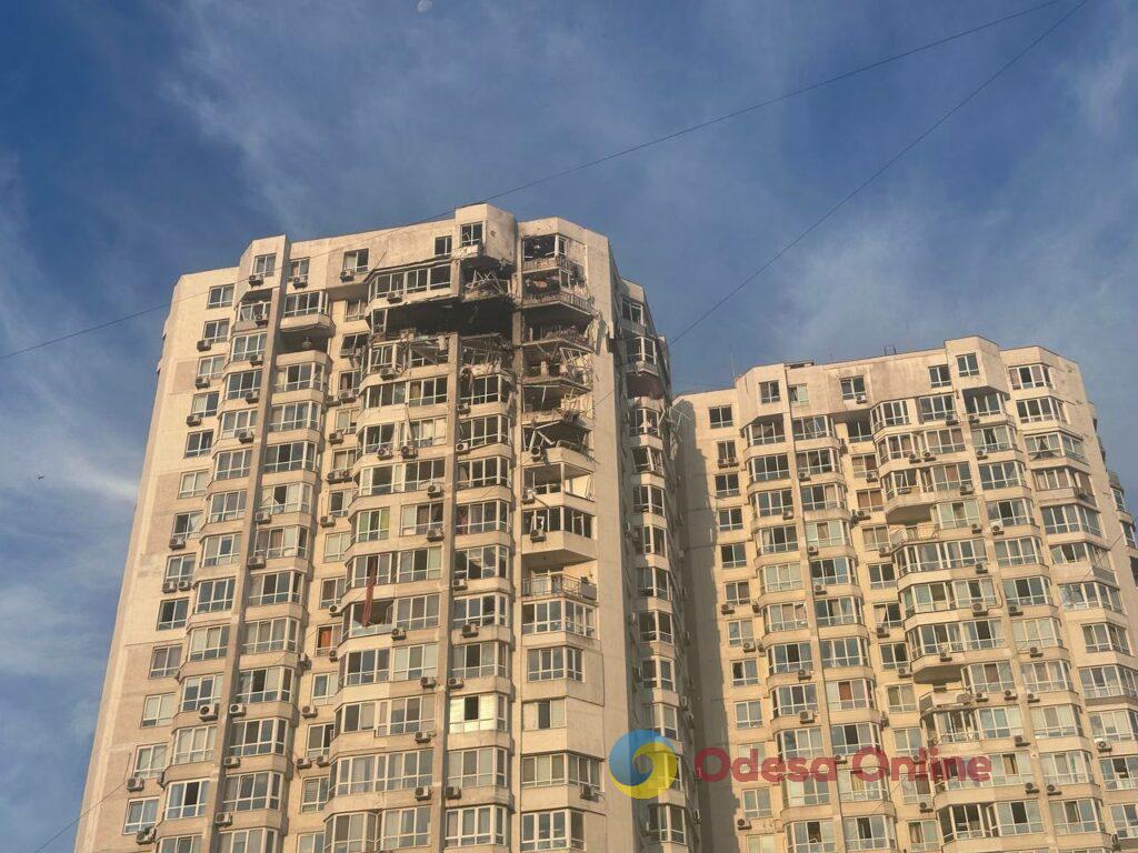 Пошкоджені будинки та навчальні заклади: наслідки масованого удару по Одесі Поврежденные дома и учебные заведения: последствия массированного удара по Одессе