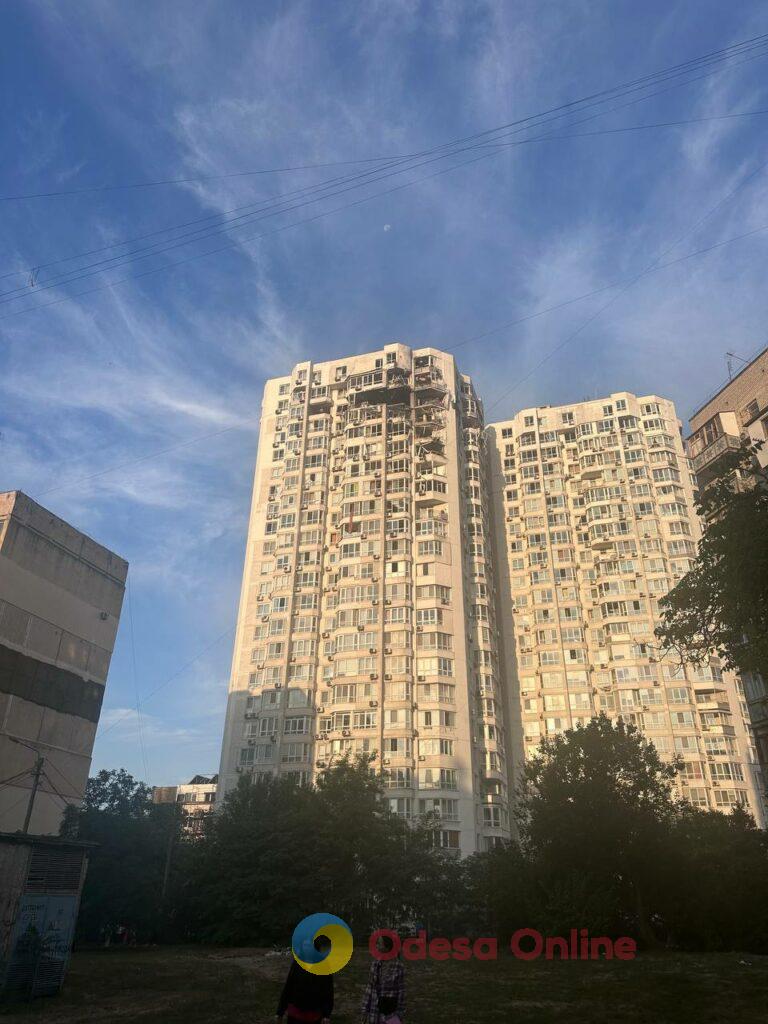 Пошкоджені будинки та навчальні заклади: наслідки масованого удару по Одесі Поврежденные дома и учебные заведения: последствия массированного удара по Одессе