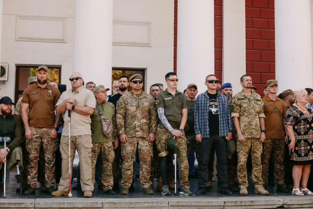 З нагоди Дня міста на Біржовій площі урочисто підняли Прапор Одеси По случаю Дня города на Биржевой площади торжественно подняли Флаг Одессы