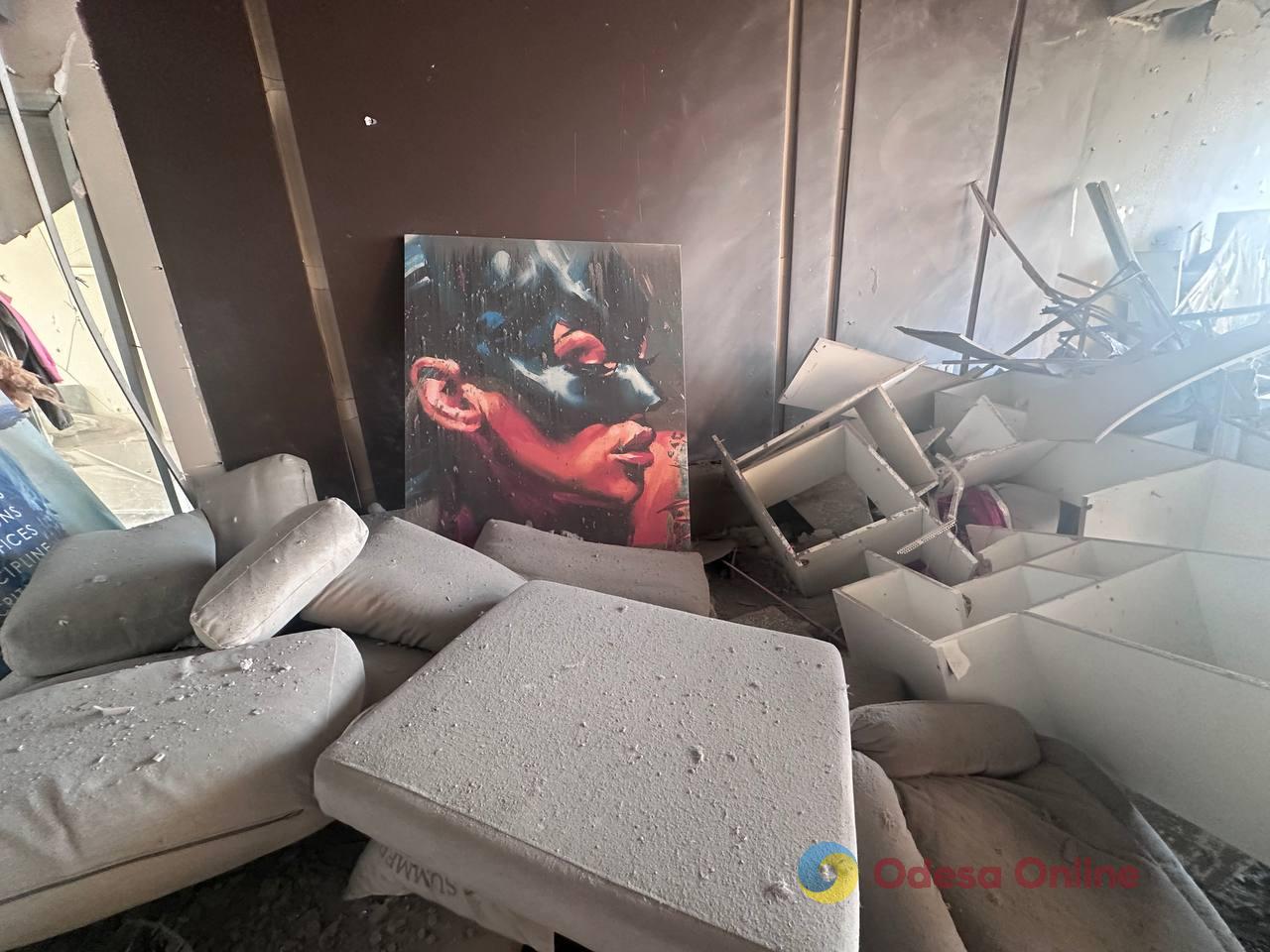 &laquo;Ми спали&raquo;: мешканка багатоповерхівки розповіла про наслідки атаки РФ на Одесу &laquo;Бандеролями&raquo; у ніч на 3 вересня (фото)