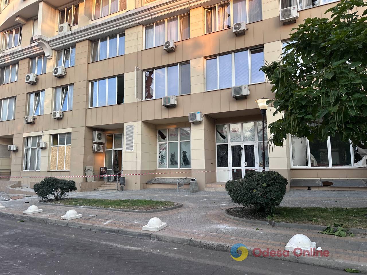 Мешканка пошкодженої багатоповерхівки розповіла про наслідки атаки РФ на Одесу «Бандеролями» у ніч на 3 вересня (фото) Мешканка пошкодженої багатоповерхівки розповіла про наслідки атаки РФ на Одесу «Бандеролями» у ніч на 3 вересня (фото)