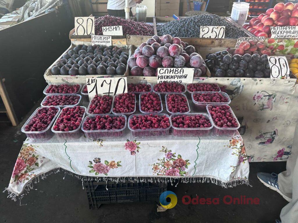 Кавун, шія та помідори: актуальні ціни на одеському «Привозі»