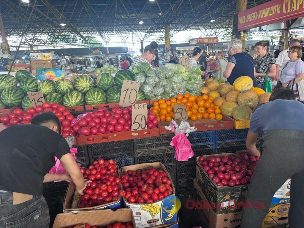 Кавун, шія та помідори: актуальні ціни на одеському «Привозі»
