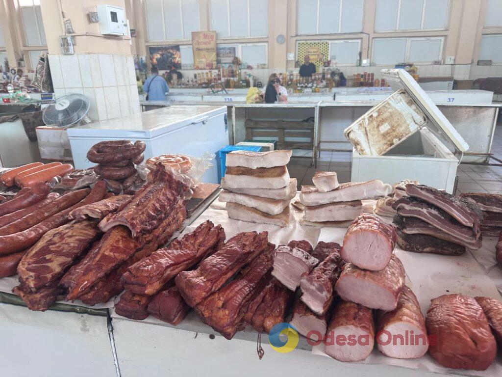 Кавун, шія та помідори: актуальні ціни на одеському «Привозі»