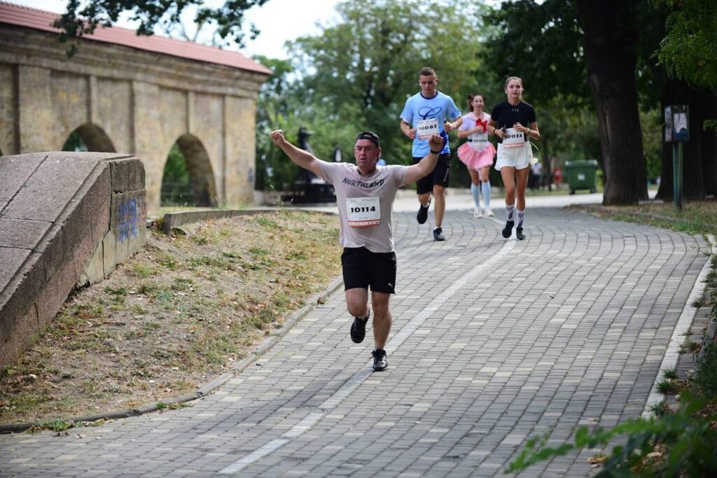 Понад 800 бігунів вийшли на старт SEASIDE INDEPENDENCE Half Marathon в Одесі