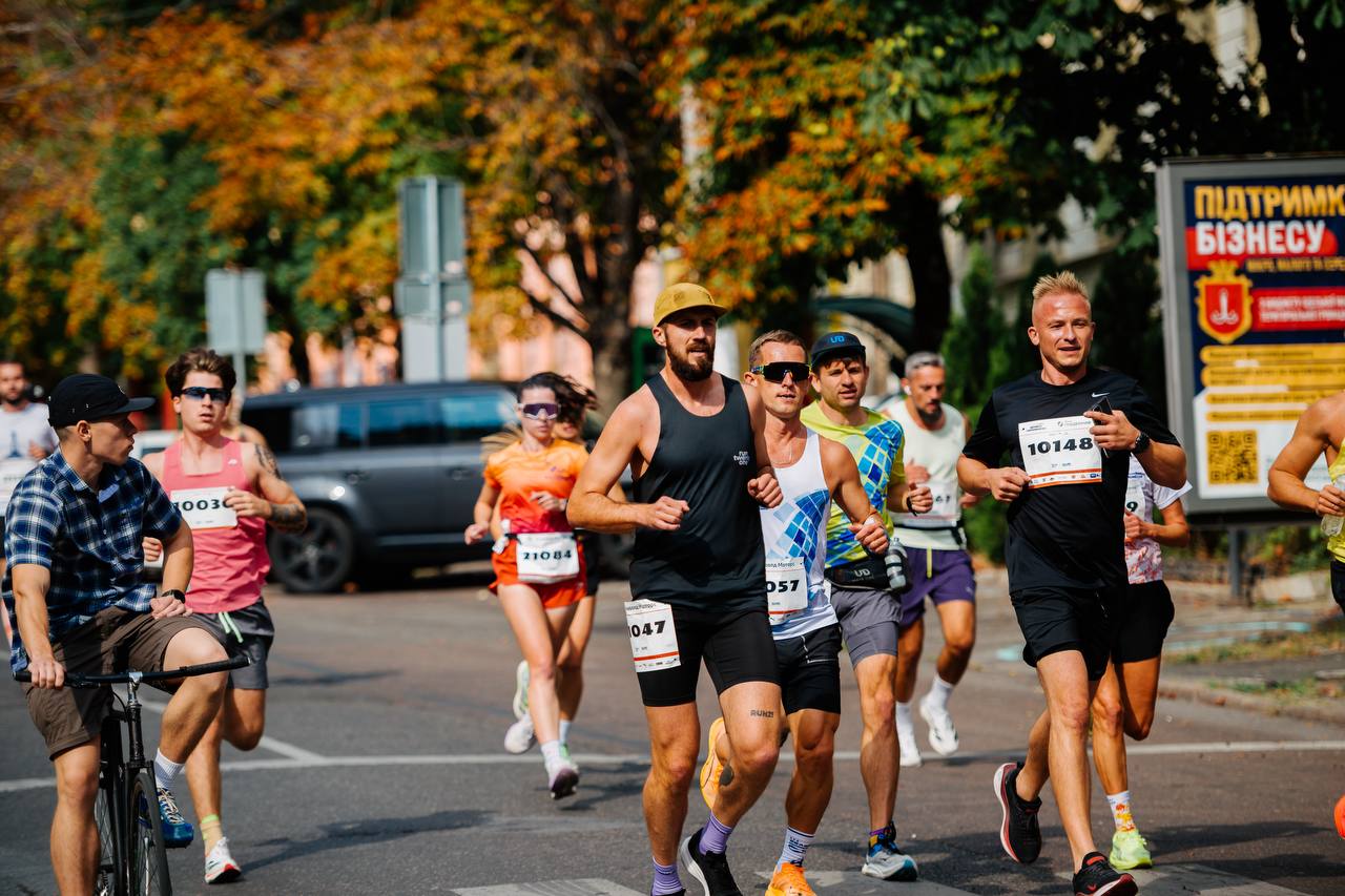 Понад 800 бігунів вийшли на старт SEASIDE INDEPENDENCE Half Marathon в Одесі