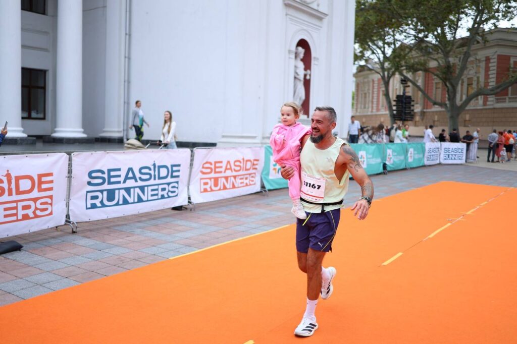 Понад 800 бігунів вийшли на старт SEASIDE INDEPENDENCE Half Marathon в Одесі