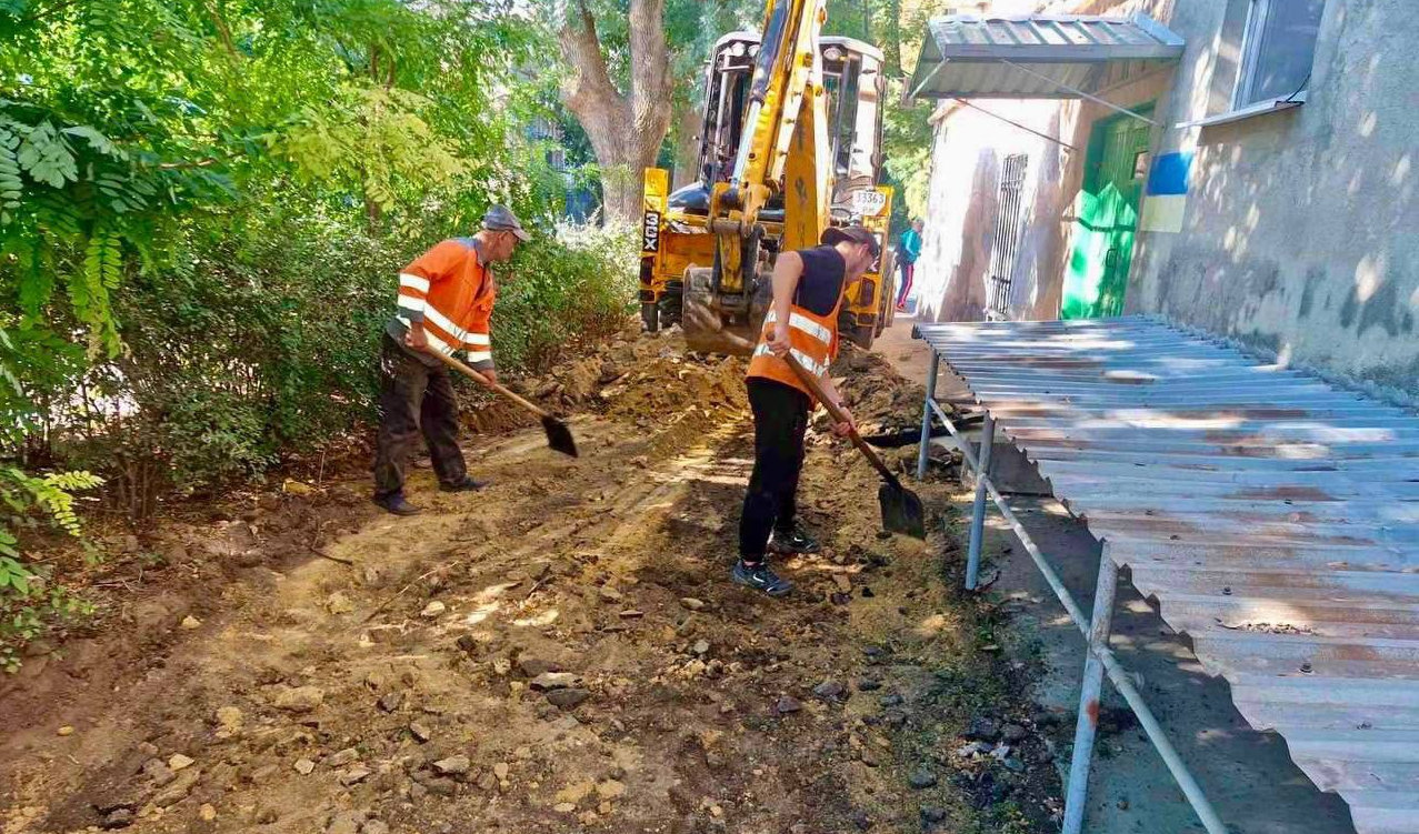 На вулиці Геннадія Афанасьєва в Одесі облаштовують тротуар
