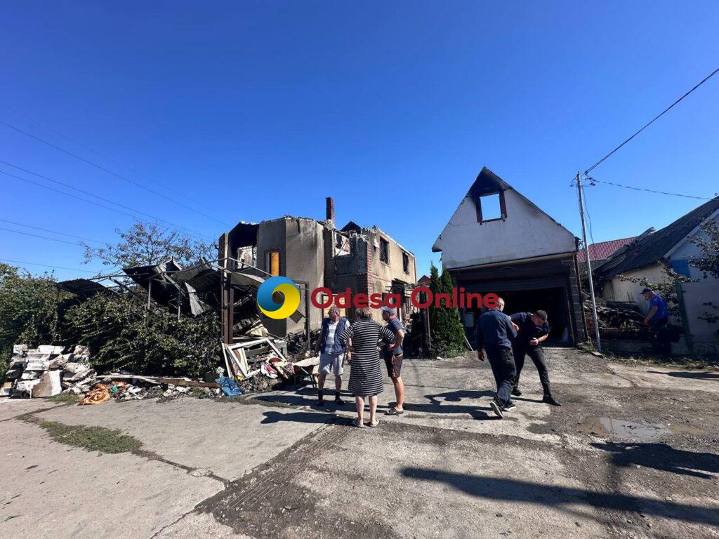 Ворожий БпЛА знищив будинок під Одесою: жінка отримала поранення