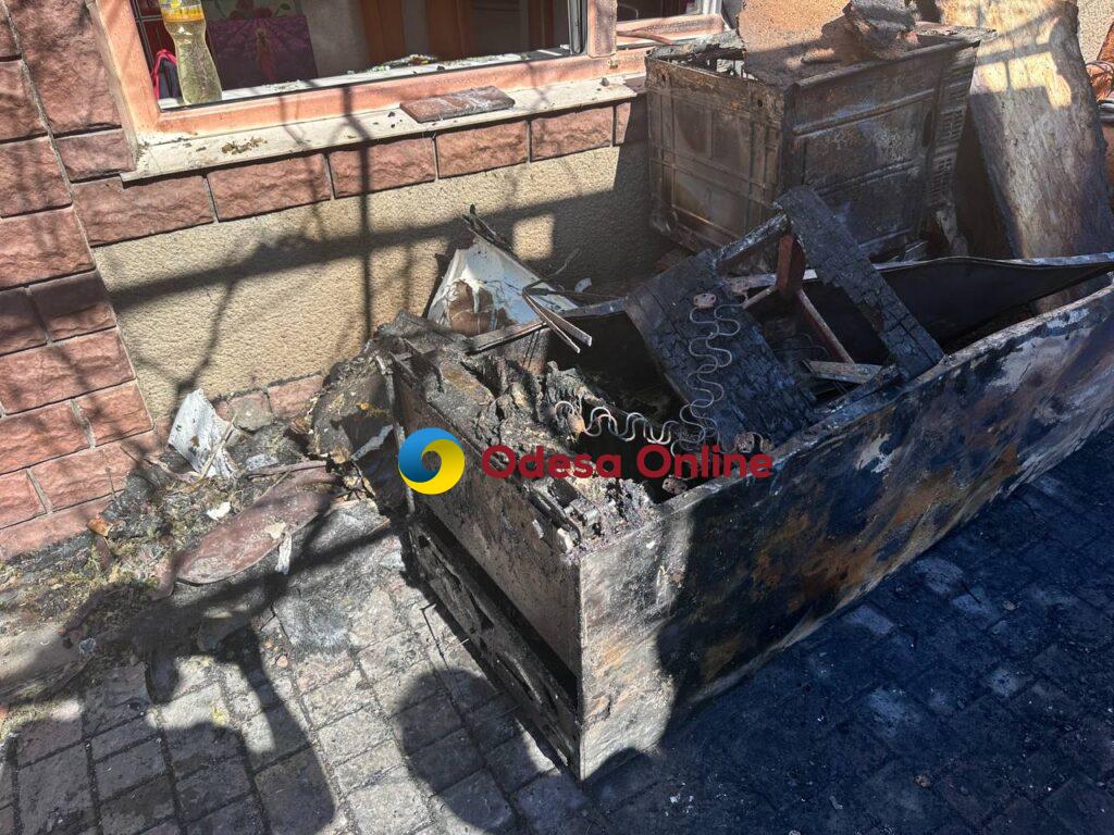 Ворожий БпЛА знищив будинок під Одесою: жінка отримала поранення