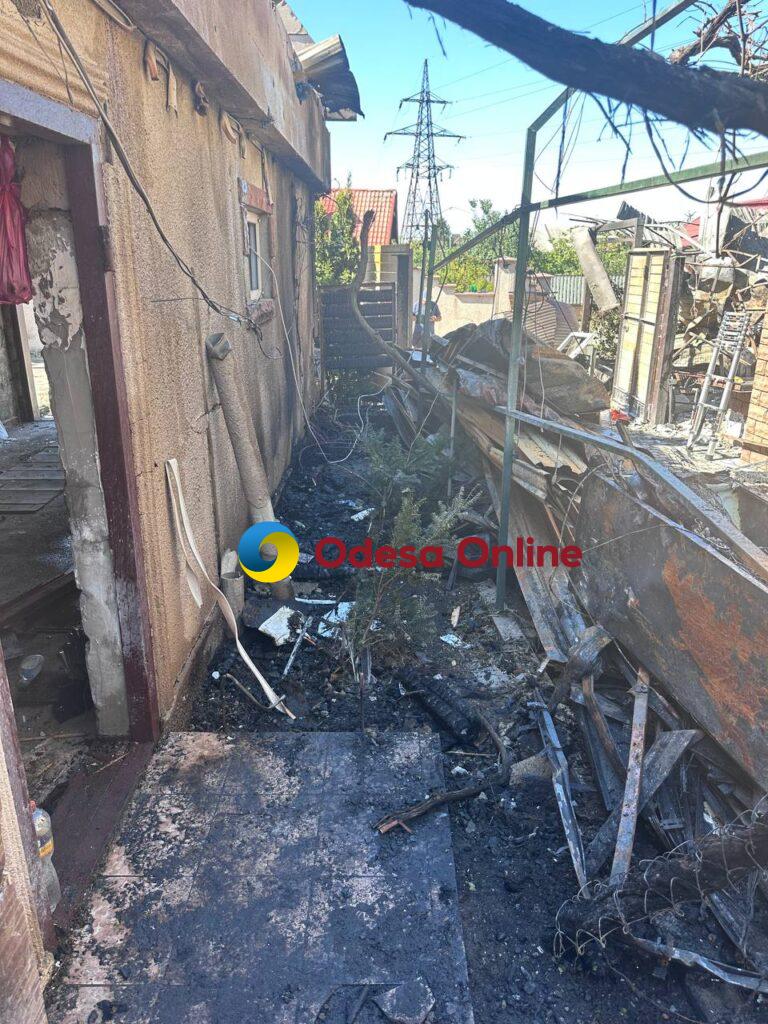 Ворожий БпЛА знищив будинок під Одесою: жінка отримала поранення