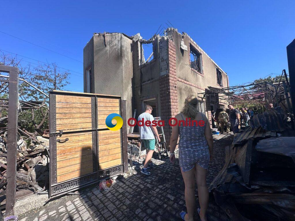 Ворожий БпЛА знищив будинок під Одесою: жінка отримала поранення