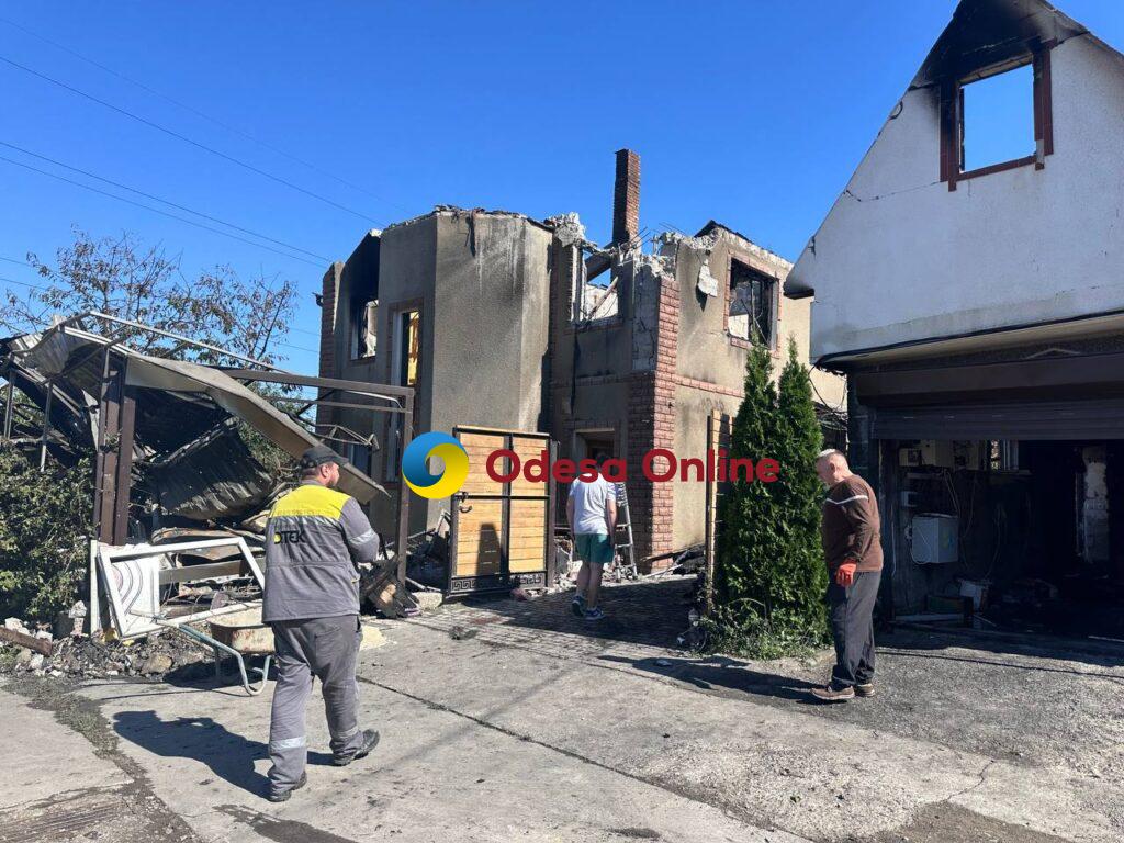Ворожий БпЛА знищив будинок під Одесою: жінка отримала поранення