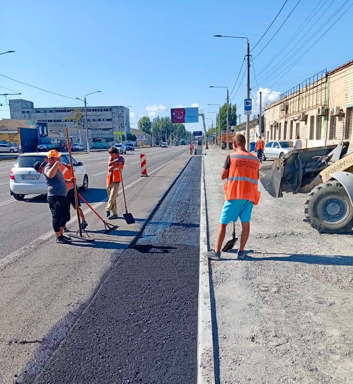 У Пересипському районі Одеси укладають новий асфальт: рух обмежений У Пересипському районі Одеси укладають новий асфальт: рух обмежений
