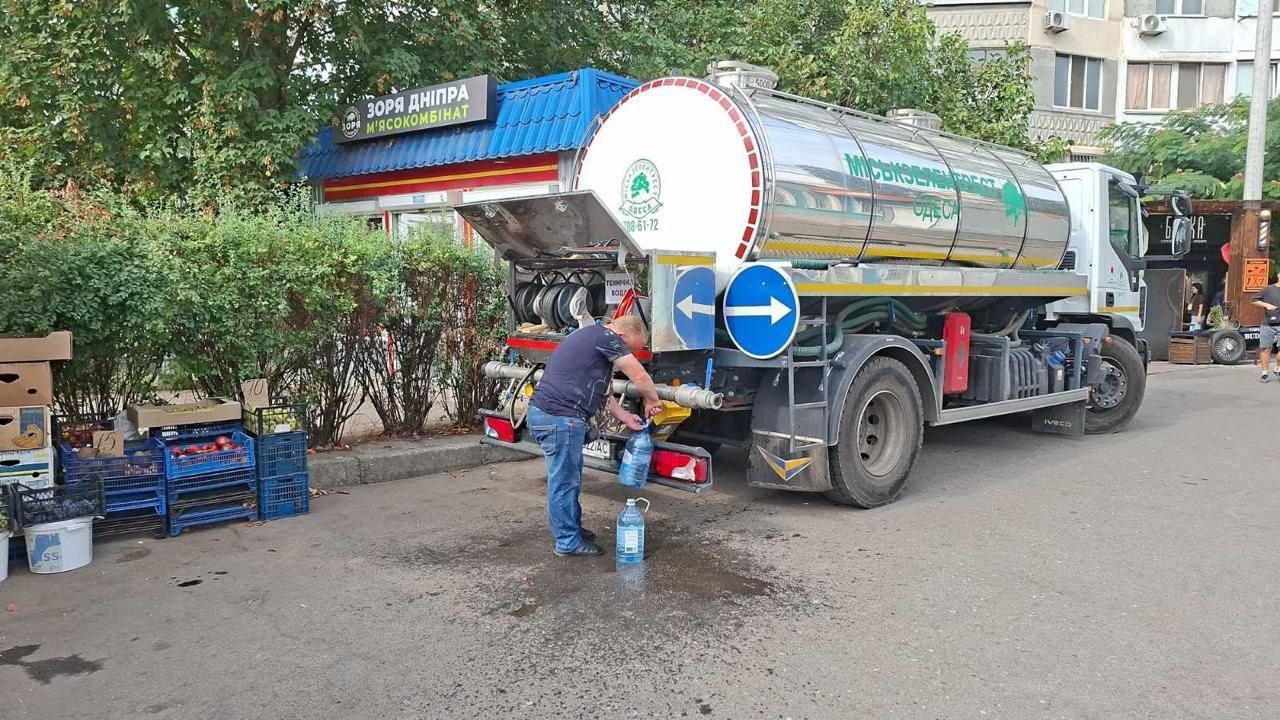 Після нічної атаки у Пересипському районі Одеси зникло водопостачання