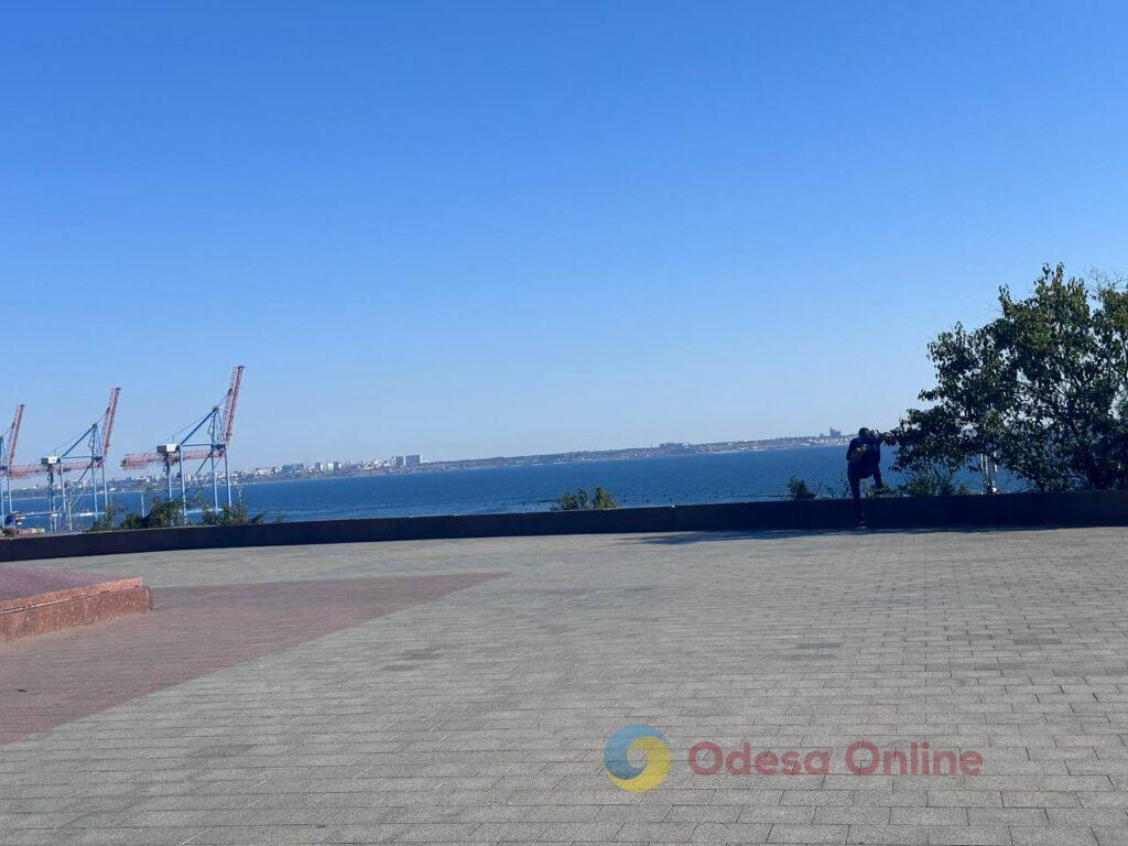 Тиждень в Одесі: місто після масованих атак, бабине літо та перші ознаки осені Неделя в Одессе: город после массированных атак, бабье лето и первые признаки осени