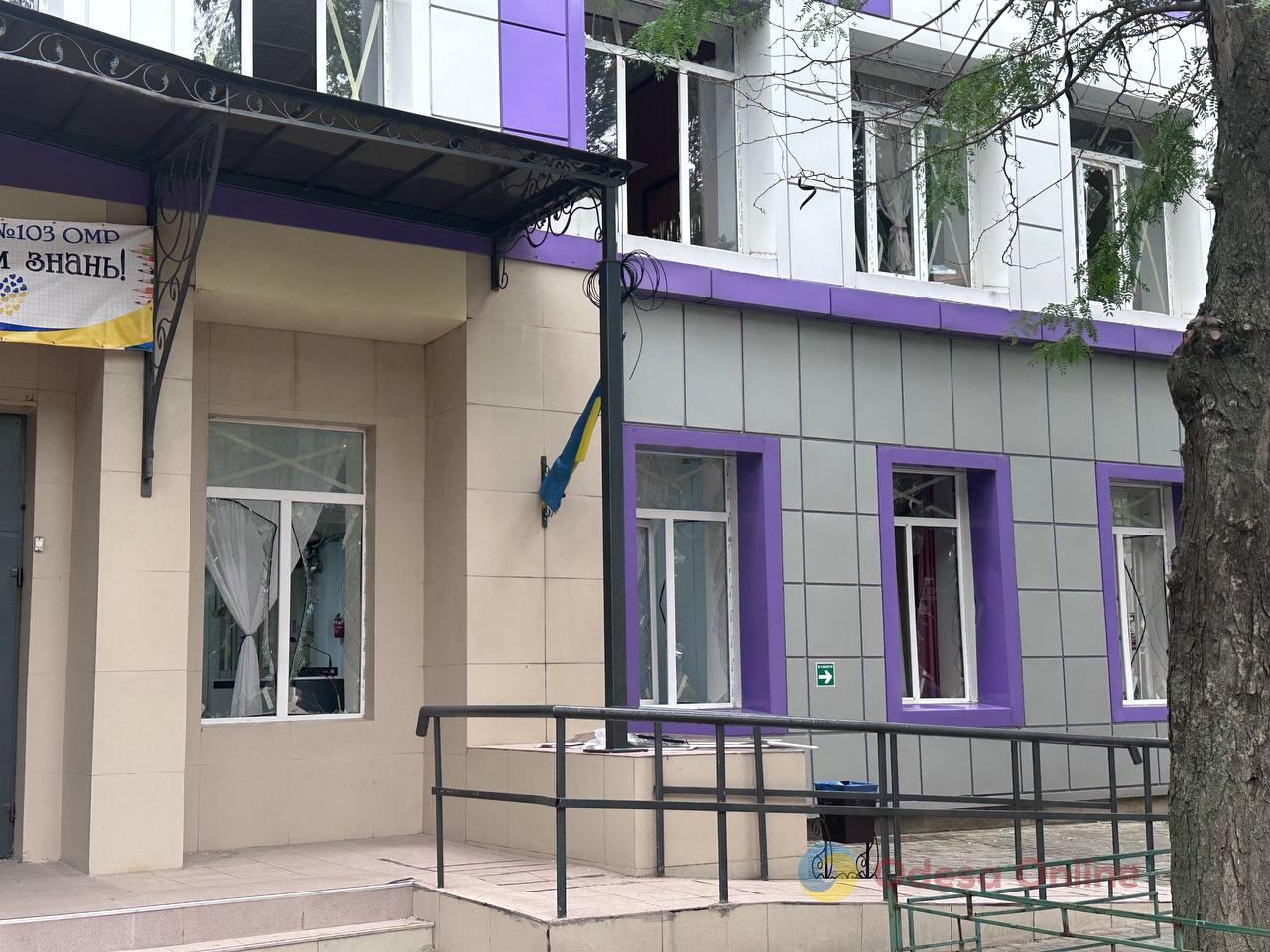 В Одессе в результате ночной атаки повреждена гимназия (фото) В Одессе в результате ночной атаки повреждена гимназия (фото)
