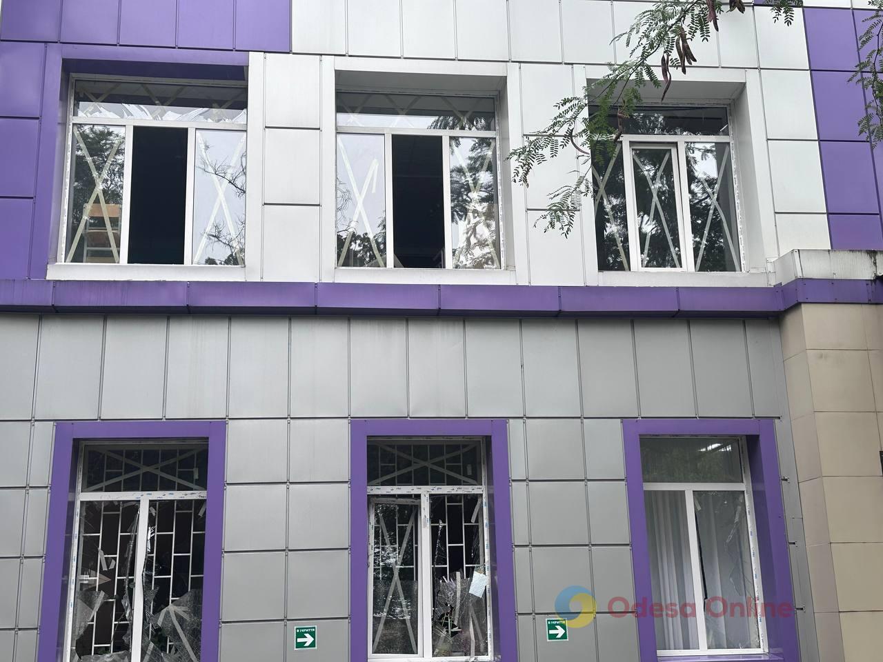 В Одессе в результате ночной атаки повреждена гимназия (фото) В Одессе в результате ночной атаки повреждена гимназия (фото)