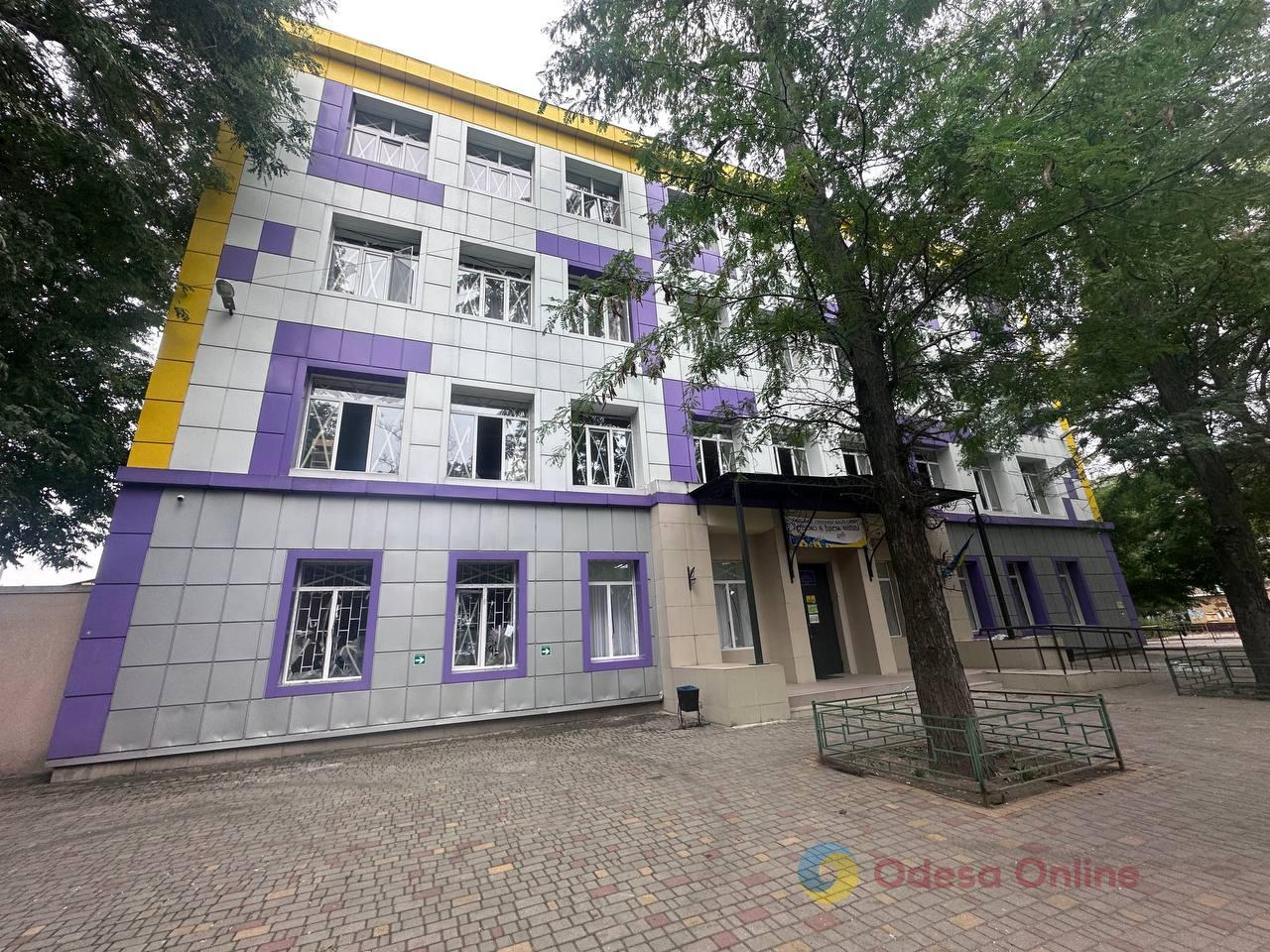 В Одессе в результате ночной атаки повреждена гимназия (фото) В Одессе в результате ночной атаки повреждена гимназия (фото)