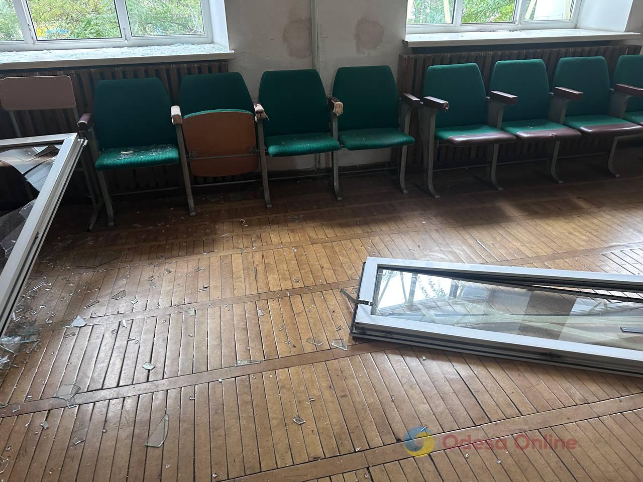 В Одессе в результате ночной атаки повреждена гимназия (фото) В Одессе в результате ночной атаки повреждена гимназия (фото)