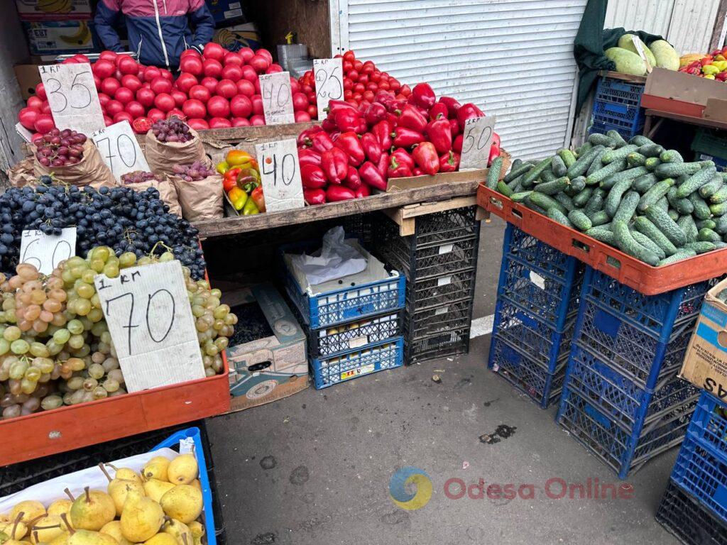 Груша, часник та гриби: суботні ціни на одеському «Привозі»
