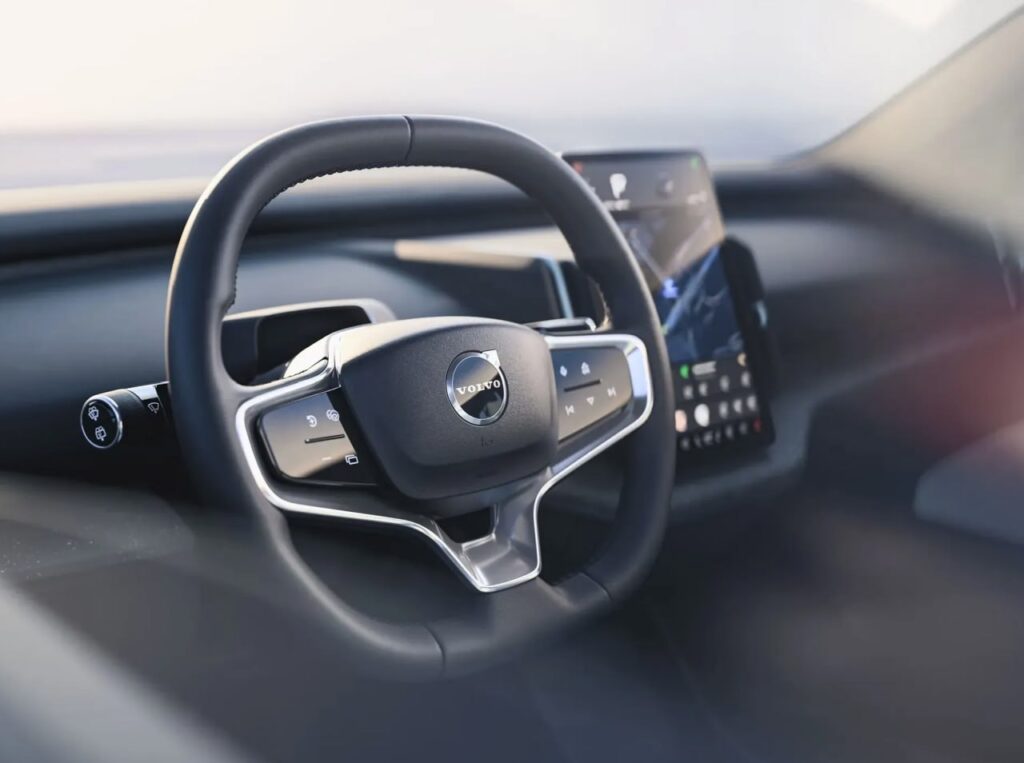 Volvo EX30: переваги компактного електричного SUV