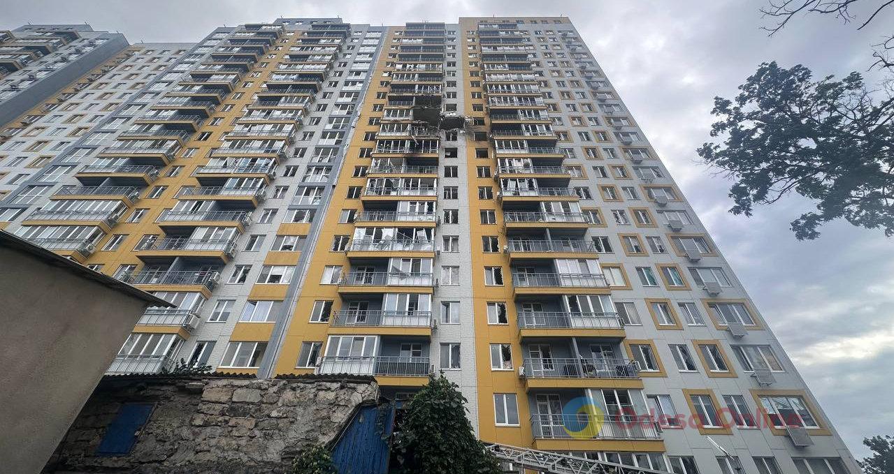 Кореспондент Odesa Online побував на місці удару по багатоповерхівці в Одесі Кореспондент Odesa Online побував на місці удару по багатоповерхівці в Одесі