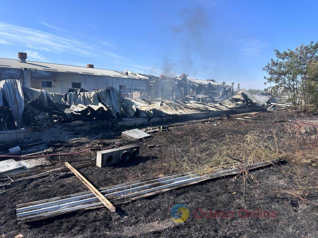 Ворожий удар знищив цех на Одещині: чотири людини в лікарні, двоє з них — у реанімації