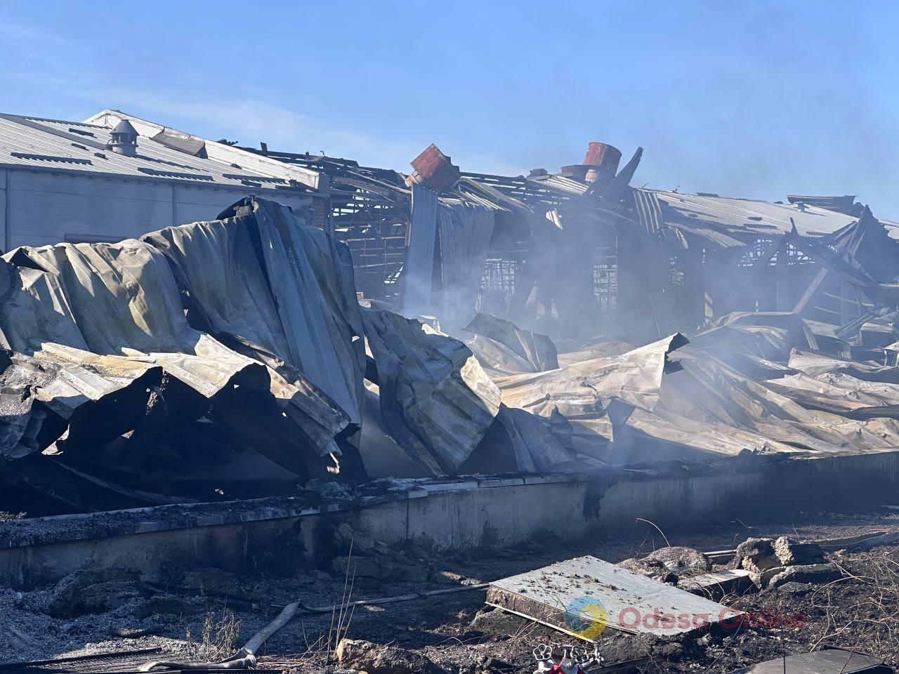 Ворожий удар знищив цех на Одещині: чотири людини в лікарні, двоє з них — у реанімації