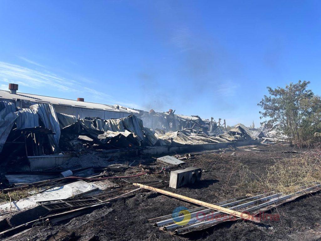 Ворожий удар знищив цех на Одещині: чотири людини в лікарні, двоє з них — у реанімації