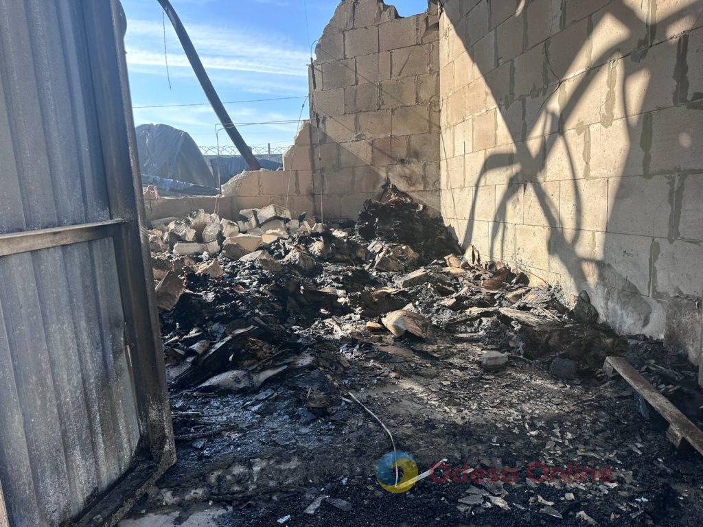 Ворожий удар знищив цех на Одещині: чотири людини в лікарні, двоє з них — у реанімації