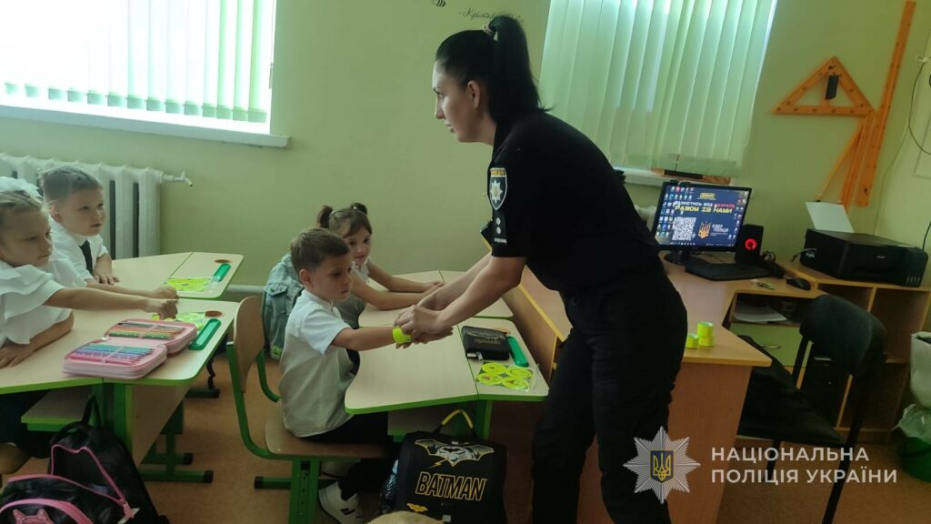 Правила безпеки в умовах війни: правоохоронці Одещини проводять уроки для школярів