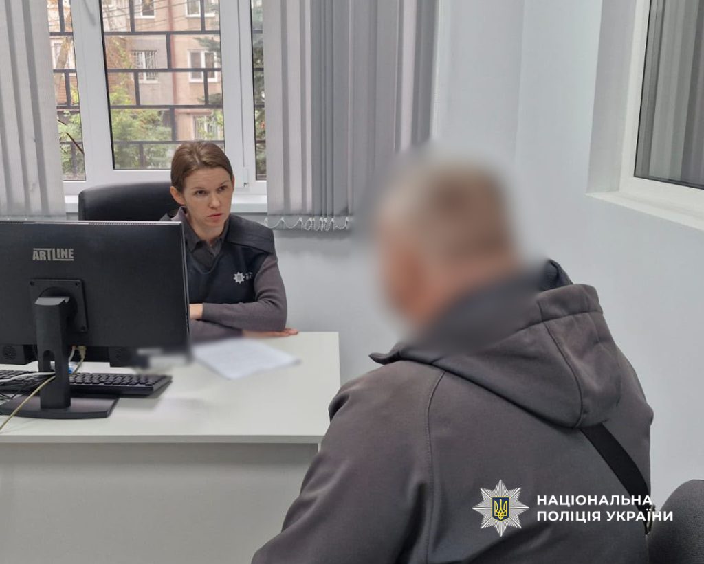 Інструктора автошколи затримали в Одесі через 800 доларів хабаря за іспит
