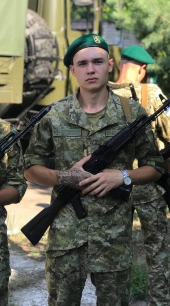 Родині полеглого прикордонника з Одеси вручили орден «За мужність» Родині полеглого прикордонника з Одеси вручили орден «За мужність»