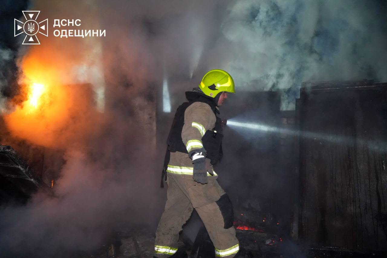В Одессе во время ночной атаки РФ повреждено частное предприятие